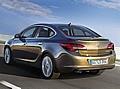 Die Opel-Designer haben für die neue Astra-Limousine eine sehr elegante, langgestreckte Silhouette gezeichnet.